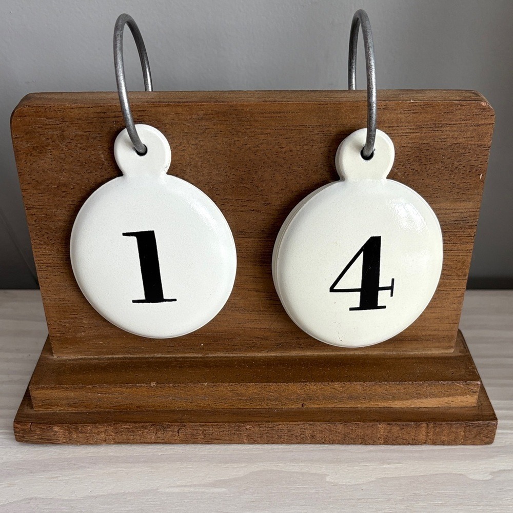 Wooden Calendar Stand with‎ Metal Numbered White Date Tags
